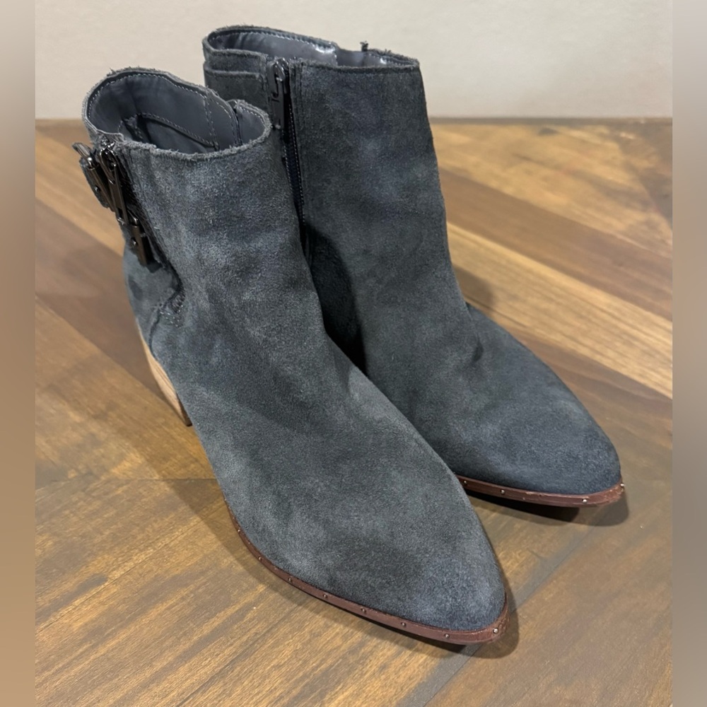 Bleeker & Bond Georgia Grey Suede Buckle Ankle Boot Pointed Toe | Women’s 7.5